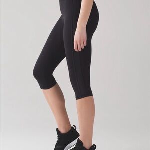 Lululemon Squad Goals Crop 16.5 inseam